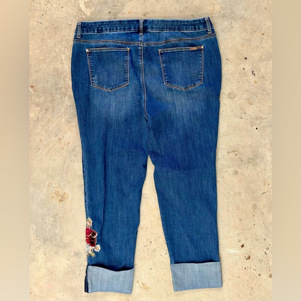 Chico’s EMBROIDERED JEANS Slimming Ankle Flowers Sz 3x - BLUE - Picture 6 of 12